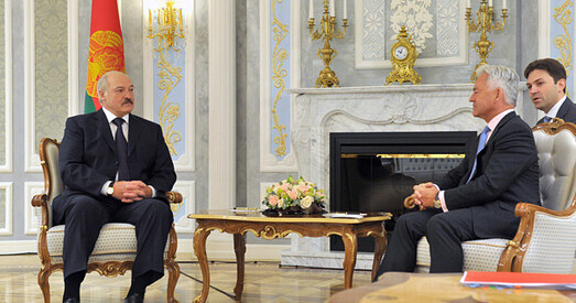 Лукашэнка паабяцаў навучыць брытанскага міністра гуляць у хакей