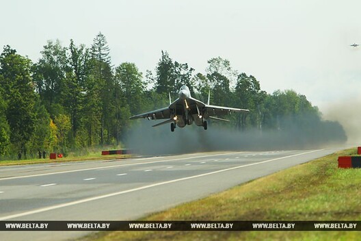 21/22 000022_719e7eeb621b14674325818700222878_207311.jpg