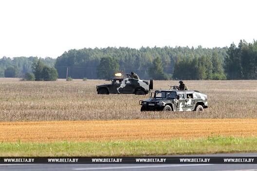 16/22 000022_719e7eeb621b14674325818700222878_828156.jpg