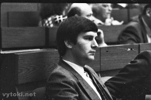 Віктар Ганчар у Вярхоўным Савеце 12-га склікання. 1991 год, фота Уладзімір Сапагоў (1952-2012) Віктар Ганчар у Вярхоўным Савеце 12-га склікання. 1991 год, фота Уладзімір Сапагоў (1952-2012)