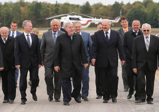 Гуцарыеў і Лукашэнка на цырымоніі пачатку будаўніцтва Нежынскага горна-абагачальнага комплексу, 11 верасня 2015 года. Фота прэс-службы кіраўніка Беларусі Гуцарыеў і Лукашэнка на цырымоніі пачатку будаўніцтва Нежынскага горна-абагачальнага комплексу, 11 верасня 2015 года. Фота прэс-службы кіраўніка Беларусі