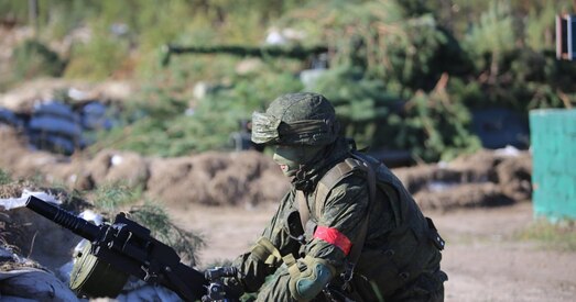 Падстава? Беларускіх вайскоўцаў паслалі на ўкраінскую мяжу з чырвонымі павязкамі