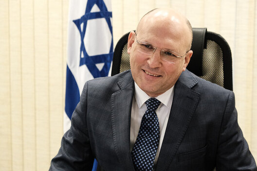 01_goldman_5jh8n.jpg 01_goldman_5jh8n.jpg