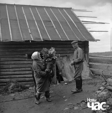Шумілава, Веліжскі раён Смаленскай вобласці, 1982 г. Сям’я Васільевых «вянчае» карову. Фота Марыны Уласавай. Шумілава, Веліжскі раён Смаленскай вобласці, 1982 г. Сям’я Васільевых «вянчае» карову. Фота Марыны Уласавай.