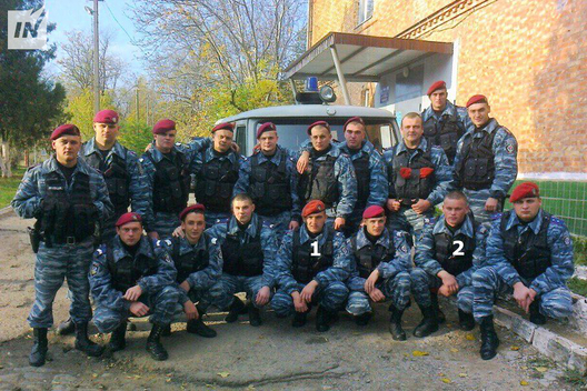 Байцы мікалаеўскага «Беркута» ў месцы сваёй сталай дыслакацыі. Сяргей Панасенка — пазначаны личбай 1, Мікалай Стагарняк — личбай 2. Фота InformNapalm Байцы мікалаеўскага «Беркута» ў месцы сваёй сталай дыслакацыі. Сяргей Панасенка — пазначаны личбай 1, Мікалай Стагарняк — личбай 2. Фота InformNapalm
