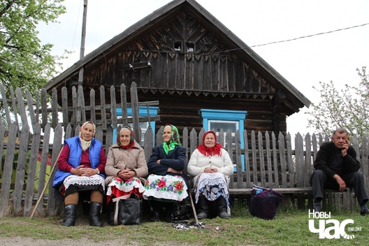 Жыхаркі в. Данілевічы Лельчыцкага
р-ну ў святочных строях на Вялікдзень, 2016 г. Жыхаркі в. Данілевічы Лельчыцкага
р-ну ў святочных строях на Вялікдзень, 2016 г.