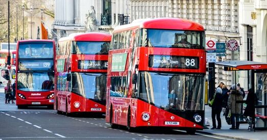 Лонданскі прыбіральнік знайшоў у аўтобусе 300 000 фунтаў стэрлінгаў і вярнуў іх у паліцыю