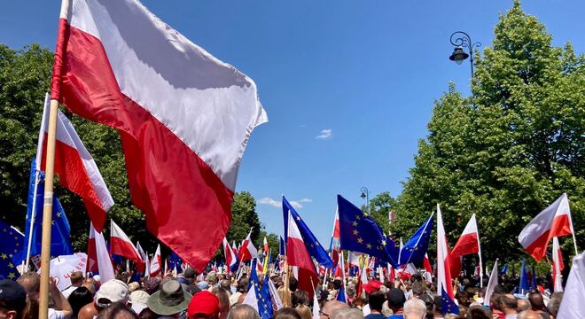 Зыгмунт Дзяньчалоўскі: Пратэсты ў Варшаве паказалі, што ў Польшчы магчыма змена ўлады Рэкордныя пратэсты ў Польшчы паказалі — шанцы на хуткую змену ўлады высокія