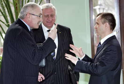 Уладзімір Навумаў, Міхаіл Мясніковіч, Рашыд Нургаліеў, 2008. Фота Sputnik Уладзімір Навумаў, Міхаіл Мясніковіч, Рашыд Нургаліеў, 2008. Фота Sputnik