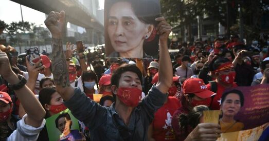 Хабар на мільён долараў. У чым ваенныя абвінавачваюць Аун Сан Су Чжы