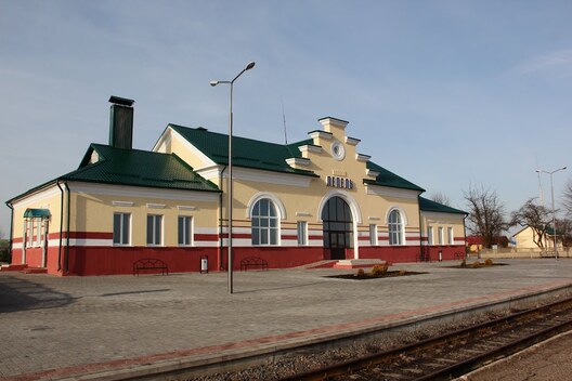 Вакзал у Лепелі. Фота з photogoroda.com Вакзал у Лепелі. Фота з photogoroda.com