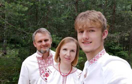 Крысціна і Андрэй Вітушкі з сынам Міронам. Фота з сацсетак Крысціна і Андрэй Вітушкі з сынам Міронам. Фота з сацсетак