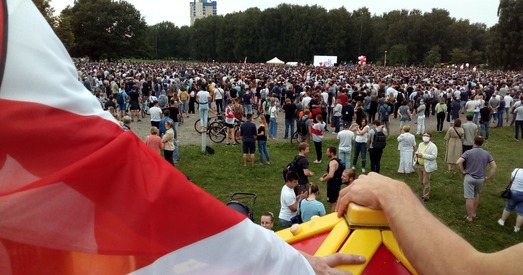 «Любім, можам, пераможам»! Першы перадвыбарчы пікет Ціханоўскай у Мінску (фота)