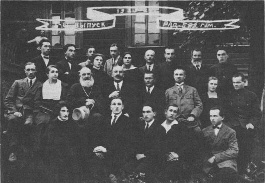 Першы выпуск Радашковіцкай беларускай гімназіі (1923/24 н.г.) Першы выпуск Радашковіцкай беларускай гімназіі (1923/24 н.г.)