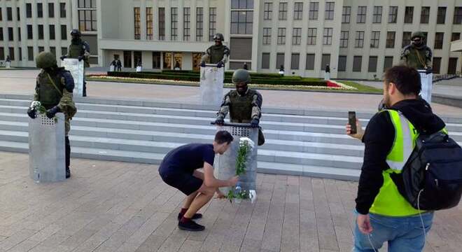 «Атрымліваецца, экстрэмісты і нядобры Захад клапоцяцца пра здароўе беларусаў больш, чым беларускія ўлады» «Атрымліваецца, экстрэмісты і нядобры Захад клапоцяцца пра здароўе беларусаў больш, чым беларускія ўлады»