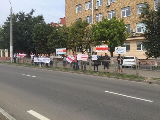 2/5 118443057_10220800232067825_9211529990545033100_o.jpg