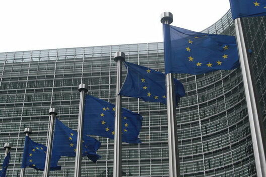 1200px_european_commission_flags_870x579.jpg 1200px_european_commission_flags_870x579.jpg