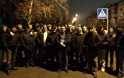 Людзі самаарганізаваліся для патрулявання раёнаў, фота uainfo.org Людзі самаарганізаваліся для патрулявання раёнаў, фота uainfo.org