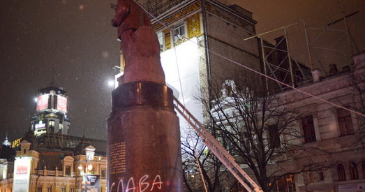 Галава Леніна, рамонт у хрушчоўцы і дэкамунізацыя