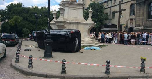 У цэнтры Львова аўто пратараніла натоўп людзей. Ёсць ахвяры