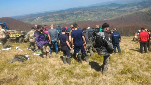 Удзельнікі заезду і ратавальнікі на месцы аварыі, фота "Варта 1" Удзельнікі заезду і ратавальнікі на месцы аварыі, фота "Варта 1"