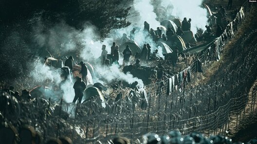 Бежанцы з Бліжняга Усходу на беларуска-польскай мяжы. Фота: Reuters Бежанцы з Бліжняга Усходу на беларуска-польскай мяжы. Фота: Reuters