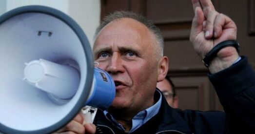 Статкевіч абяцае «сядзець дома» ажно да акцыі 3 ліпеня