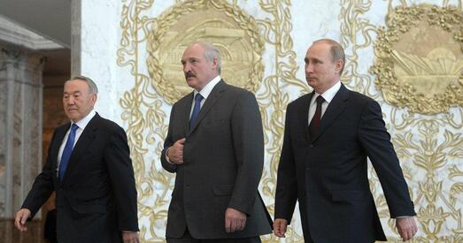 Bloomberg: Пуцін абірае паміж ліквідацыяй Беларусі і сцэнаром Назарбаева