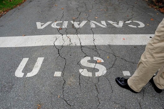 160302_canada_border_02_c127ccd4f1441c0555f607e67004676a.nbcnews_fp_1200_800.jpg 160302_canada_border_02_c127ccd4f1441c0555f607e67004676a.nbcnews_fp_1200_800.jpg