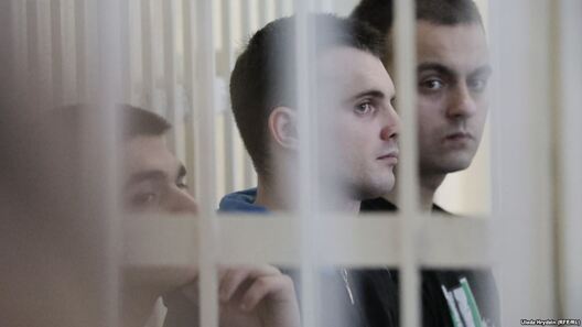 Падсудныя Антон Вяжэвіч, Ягор Скуратовіч і Яўген Бараноўскі (злева направа). 8 жніўня 2018 годуа Падсудныя Антон Вяжэвіч, Ягор Скуратовіч і Яўген Бараноўскі (злева направа). 8 жніўня 2018 годуа