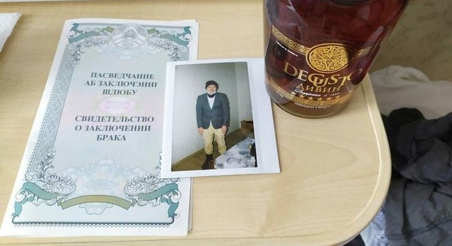 «Пацалаваліся, трохі прайшлі ўздоўж пакоя». Муж палітзняволенай Яны Арабейкі распавёў пра вяселле ў калоніі «Пацалаваліся, трохі прайшлі ўздоўж пакоя». Муж палітзняволенай Яны Арабейкі распавёў пра вяселле ў калоніі