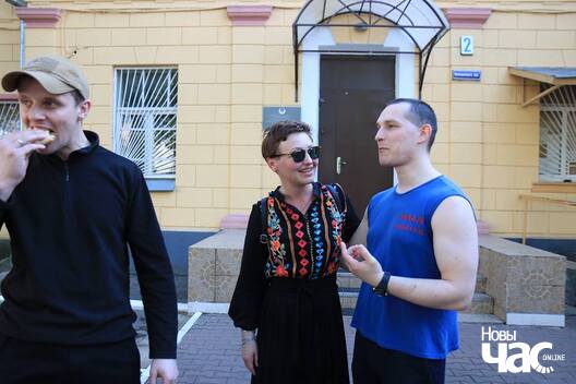 2/8 19510469_10213382195850822_6382799124020670097_n_logo.jpg