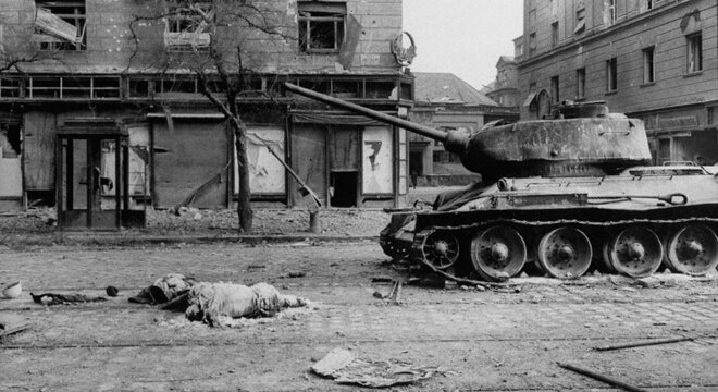 Арганізацыя Варшаўскай дамовы: стварэньне і скон анты-NATO Чорная спадчына Варшаўскай дамовы: падпарадкаваньне Ўсходняй Эўропы
