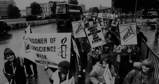 Банкеты, жабкі, сутэнёры, комікі… Па старонках 60-гадовай гісторыі «Міжнароднай амністыі»