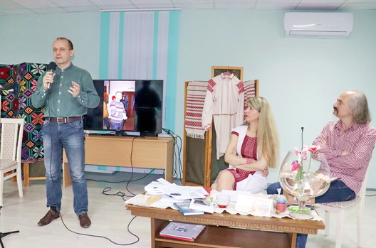 19/27 19_32_logo.jpg