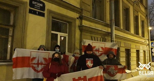 «Свабоду Навальнаму!» і «Жыве Беларусь!». Як пераследуюць беларусаў у Расіі