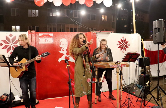 1_ploszcza_peremen_fota_aleha_hruszeckaha_novy_czas__2__logo.jpg 1_ploszcza_peremen_fota_aleha_hruszeckaha_novy_czas__2__logo.jpg