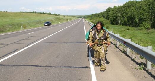 Шаман ужо 4 месяцы пешкі ідзе Маскву выганяць Пуціна