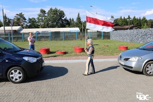 Ніна Багінская ў Курапатах. Фота Алены Ляшкевіч Ніна Багінская ў Курапатах. Фота Алены Ляшкевіч