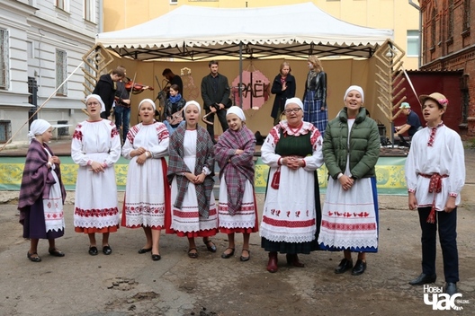 Ларыса Рыжкова і гурт «Калыханка». Фота Алены Ляшкевіч Ларыса Рыжкова і гурт «Калыханка». Фота Алены Ляшкевіч