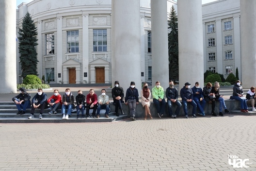 Сядзячая акцыя супраць гвалту супрацоўнікаў Акадэміі навук. 2020 год. Сядзячая акцыя супраць гвалту супрацоўнікаў Акадэміі навук. 2020 год.