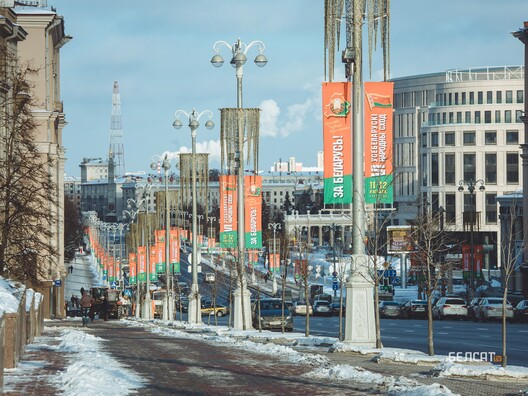 Рыхтаванне да Усебеларускага народнага сходу на Кастрычніцкай плошчы ў Менску. 6 лютага 2021 года, Мінск, Беларусь. Фота: АВ / «Белсат» Рыхтаванне да Усебеларускага народнага сходу на Кастрычніцкай плошчы ў Менску. 6 лютага 2021 года, Мінск, Беларусь. Фота: АВ / «Белсат»