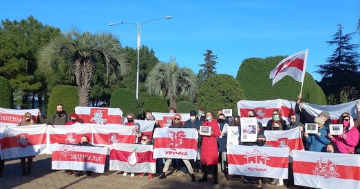 «Мы жывем у рэжыме чакання». Беларусы Батумі распавялі пра свае вынікі года