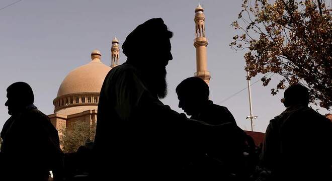 Выбух у мячэці Кабула: 21 чалавек загінуў Тэрарыст-смяротнік узарваў бомбу ў мячэці Кабула. Больш за 20 чалавек загінулі