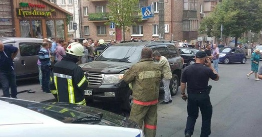 У цэнтры Кіева выбухнуў джып (фота)