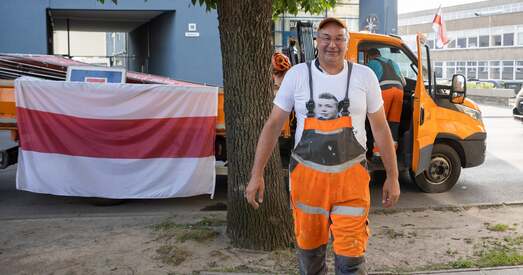 У Вільні на плоце беларускай амбасады напісалі «тэрарыст». А вось што зрабілі камунальнікі