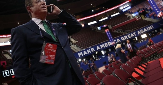 Кіраўніка перадвыбарнага штаба Трампа абвінавацілі ў змове супраць ЗША