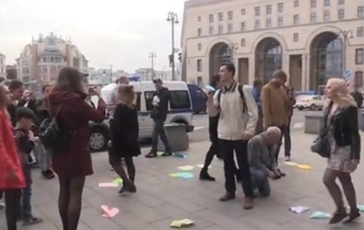 Кадр з відэа. Кадр з відэа.