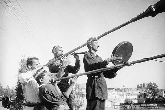 4/7 21_nacionalnaja_muzyka_na_stadione_spartak_taszkent_1930e.jpg