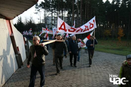 17/25 23313156_10214558498937664_1270100982_o_logo.jpg